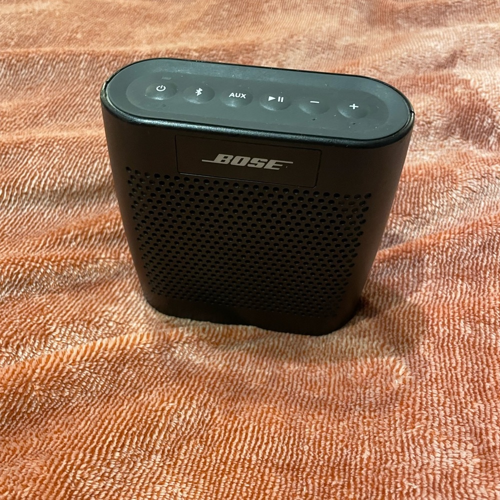 Bose Compact Black Bluetooth Speaker